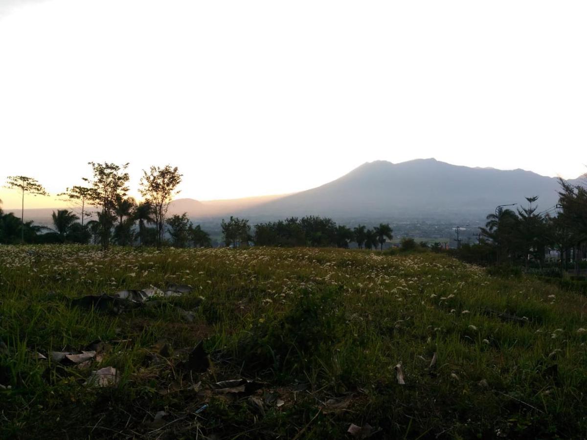 Villa Malang Puncak Buring Ngoại thất bức ảnh